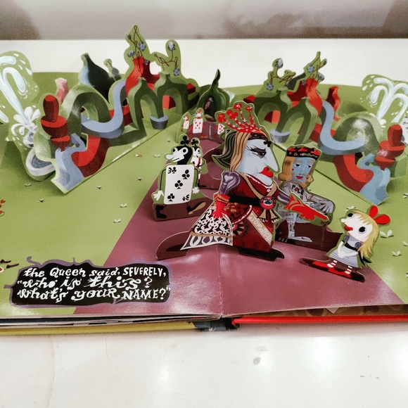 ✨ 4/$15 Alice in Wonderland Pop-Up Book - Picture 4 of 4